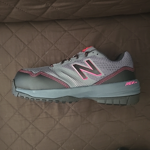 New Balance Women's Composite Toe 589v1 Industrial Shoe in Gray and Pink 8.5 NWT - Picture 2 of 7